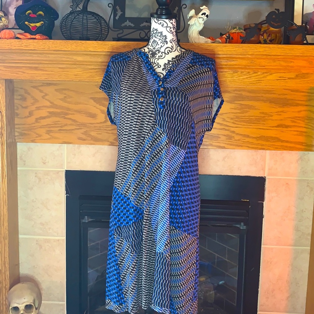💗3/$12💗Dana Buchman Cap Sleeve Print Dress With Button Detail